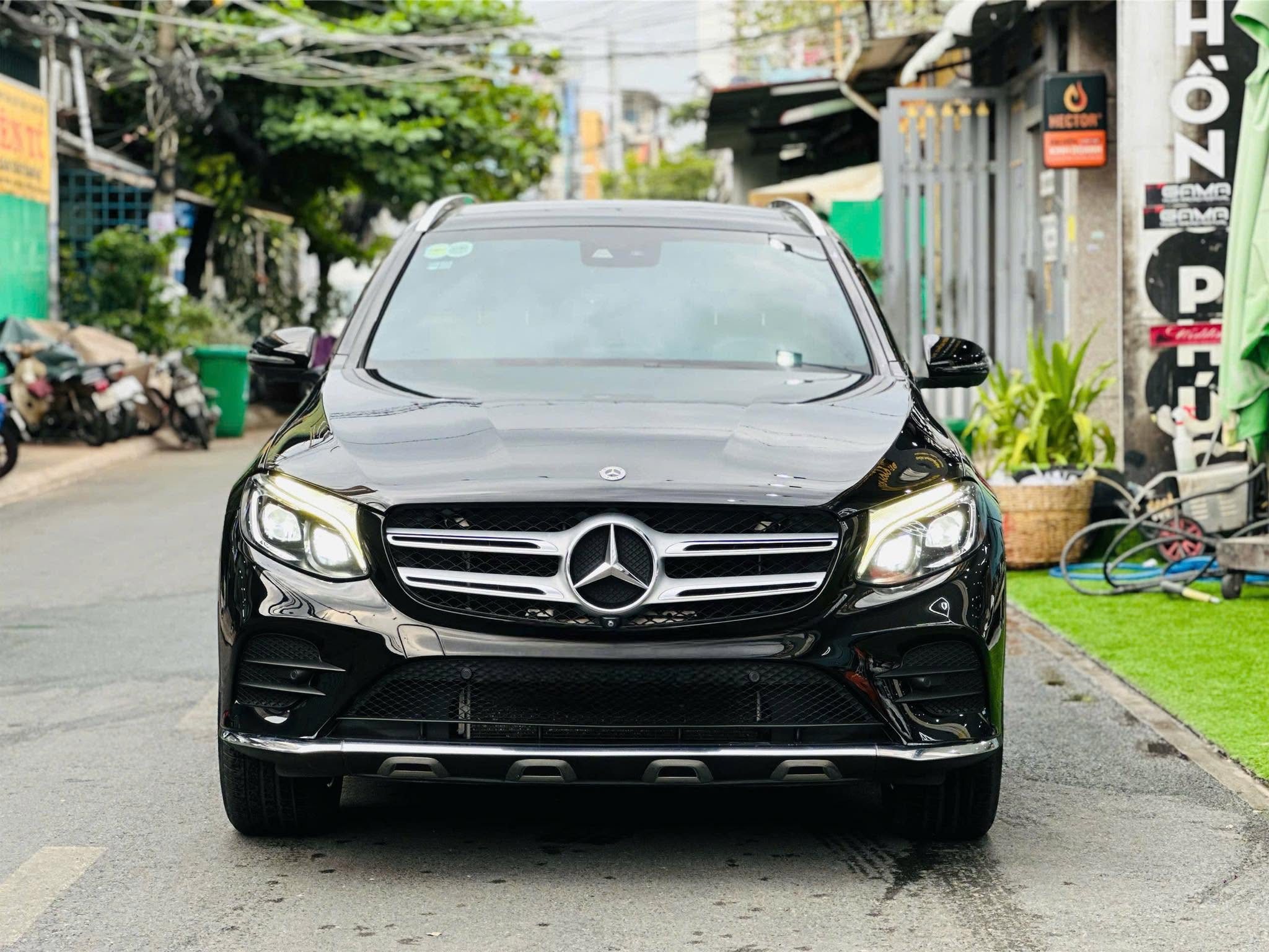 Mercedes - Benz GLC 300 4 Matic Model 2019 – SUV hạng sang giá tốt